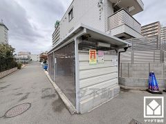 関西最大のショッピングセンター「阪急西宮ガーデンズ」まで徒歩8分。広大な敷地内には「イズミヤ」や「西宮阪急」、「TOHOシネマズ」などが出店しており、たいへん便利な住環境です。