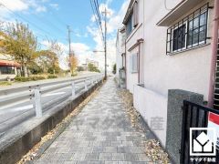 「成徳小学校」まで徒歩5分。低学年のお子様も安心して通学していただけます。