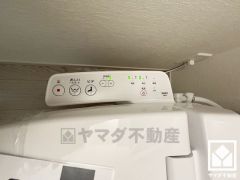 温水洗浄便座付きで、季節を問わずいつでも温かい便座をお使いいただけます。