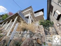 室内は耐久・耐火性に優れ、調湿・消臭・抗菌効果や、シックハウス症候群等のアレルギー対策にもなる漆喰壁を使用しており、快適にお住まいいただけます。