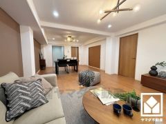 広々22.5帖のLDKが魅力。家族全員がリラックスできる、ゆったりとした快適リビングで温かい団らんの時間を。