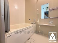 1日の疲れを癒す浴室でゆったりリフレッシュ。清潔感あふれる空間で、毎日のバスタイムをより快適に。