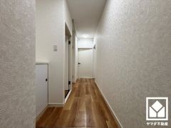 玄関にはシューズボックスを完備。家族の靴もしっかり収納できるので、玄関がいつも片付き、気持ちよくお客様を迎えられます。