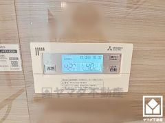 エコキュート搭載。ヒートポンプ技術で効率よくお湯を沸かすため、電気代がお得になります。火を使わないので安全性が高く、断水時にも貯めてあるお湯を生活用水として使用することができます。