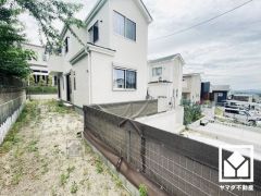 広々としたお庭があるから、子どもたちは思いきり走り回れる。休日は家族でバーベキューやプール遊びを楽しめる、笑顔あふれる住まい。