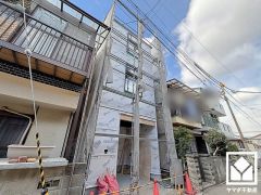 車で北側5分圏内に国道43号線が通っており、阪神高速道路の武庫川出入口や鳴尾浜出入口も5分圏内にございます。大阪方面へ出やすく、車での移動にも便利な立地です。