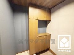 玄関にはシューズボックスを完備。家族の靴もしっかり収納できるので、玄関がいつも片付き、気持ちよくお客様を迎えられます。