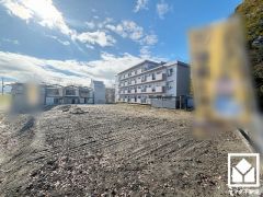 浴室には小窓が付いているので明るく、こもりがちな湿気もすぐ取り除くことができます。