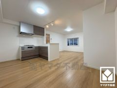 広々15.5帖のLDKが魅力。家族全員がリラックスできる、ゆったりとした快適リビングで温かい団らんの時間を。