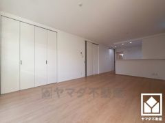 広々17.5帖のLDKが魅力。家族全員がリラックスできる、ゆったりとした快適リビングで温かい団らんの時間を。