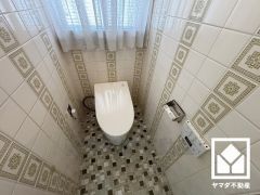 明るく清潔感溢れるトイレです。1階と2階にあるので、朝の忙しい時間にも混雑せず快適です。