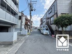 「フレンドマート尼崎水堂店」まで徒歩5分など、お買い物施設が徒歩圏内に複数あり便利な住環境です。「水堂小学校」までは徒歩8分となっており、低学年のお子様も安心して通学していただけます。