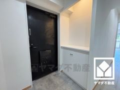 玄関にはシューズボックスを完備。家族の靴もしっかり収納できるので、玄関がいつも片付き、気持ちよくお客様を迎えられます。