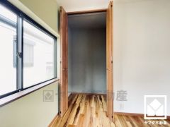 衣類も小物もスッキリ整理、使いやすいクローゼットで快適空間