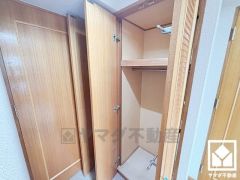 新たに家具を買わなくても良いので、ハンガーパイプ付きのクローゼットは嬉しいですね。