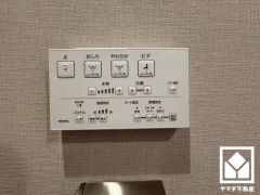 温水洗浄便座付きで、季節を問わずいつでも温かい便座をお使いいただけます。