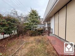 ガーデニングや家庭菜園なども楽しんでいただけるお庭がございます。