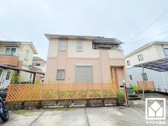 全居室に収納がございますので、お部屋の広さを最大限に活用できます。2階は全居室ハンガーパイプ付きです。