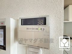 ボタン1つで自動でお湯張りができるオートバス機能付き。