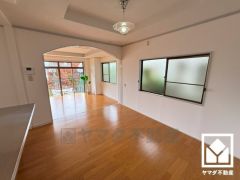 シンプルで美しいデザインのリビングが、毎日の生活に彩りを添える。