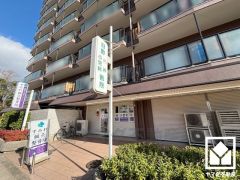 カウンター付きのオープンキッチンなので配膳や片付けがしやすく、お料理中でもお子様の様子が分かって安心です。W2550サイズで広々とした作業スペースがあり、お料理がはかどります。