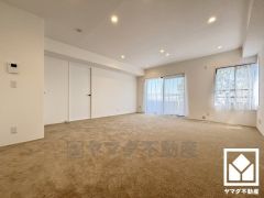 広々18.5帖のLDKが魅力。家族全員がリラックスできる、ゆったりとした快適リビングで温かい団らんの時間を。