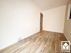 納戸は居室としてもお使いいただけます。独立したお部屋なのでプライベートな時間をゆったり過ごせそうです。