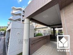 「サンディムコダンモール店」まで徒歩8分、「ドラッグユタカ西宮高須店」まで徒歩9分など、お買い物施設が徒歩圏内に複数あり便利な住環境です。