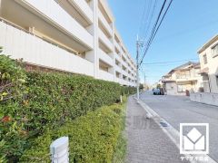 浴室には小窓が付いているので明るく、こもりがちな湿気もすぐ取り除くことができます。