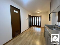 プライバシー・採光に配慮された2階リビングです。家族全員がリラックスできる、ゆったりとした快適リビングで温かい団らんの時間を。