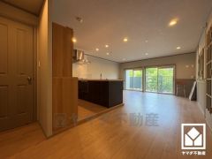 自然光を取り込む、開放感あふれる暮らし。隅々まで光が降り注ぎ、明るく心地の良い空間。