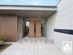 安心と快適を兼ね備えたエントランス。オートロック＆宅配ボックス完備で、暮らしの利便性を高めます。