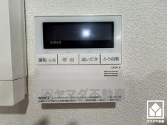 ボタン1つで自動でお湯張りができる自動給湯リモコンです。