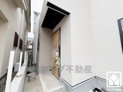 玄関にはシューズボックスを完備。家族の靴もしっかり収納できるので、玄関がいつも片付き、気持ちよくお客様を迎えられます。