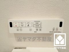 温水洗浄便座付きで、季節を問わずいつでも温かい便座をお使いいただけます。