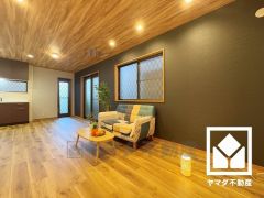 シンプルで美しいデザインのリビングが、毎日の生活に彩りを添える。