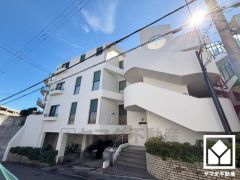 白を基調とした清潔感のある色合いと品のあるデザイン。帰るたびに安心感を感じられる佇まい。