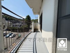 北側・西側の2面バルコニーで通風・眺望良好。広々としているため、お洗濯物をたっぷりと干す事ができます。