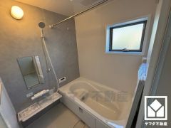 1日の疲れを癒す浴室でゆったりリフレッシュ。雨の日の洗濯や花粉・ウイルス対策など多用途に活躍する浴室乾燥機付き。