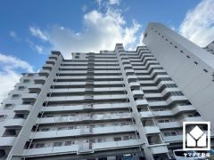 断熱・防音性の高い複層サッシを採用し、冷暖房効率を高めながら、静かな環境で落ち着いた生活をお送りいただけます。