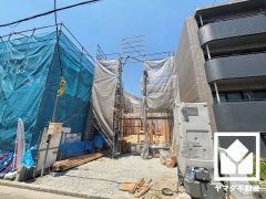 阪神電鉄本線「甲子園」駅まで徒歩約18分、阪急電鉄今津線「今津」駅まで徒歩約27分の立地。