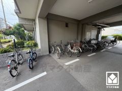 広々としており、使い勝手の良い駐輪場です。