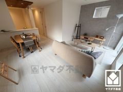 広々17.875帖のLDKが魅力。家族全員がリラックスできる、ゆったりとした快適リビングで温かい団らんの時間を。