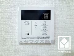 ボタン1つで自動でお湯張りができるオートバス機能付き。追い炊き機能もございますので、いつでも温かいお風呂に入ることができます。