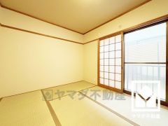 2025年8月内装・外装リフォーム済の大変綺麗な住宅で、即ご入居いただけます。随所にこだわりがちりばめられた、デザイン性の高い内装です。