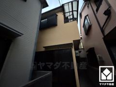 居室だけではなく階段下にも収納があり、住空間を広々お使いいただけます。