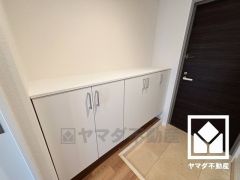 玄関にはシューズボックスを完備。家族の靴もしっかり収納できるので、玄関がいつも片付き、気持ちよくお客様を迎えられます。