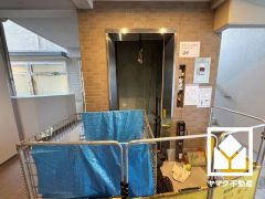 スムーズな移動を叶えるエレベーター。忙しい朝も快適に、ストレスフリーな暮らしをサポート。ご成約でヤマダポイントプレゼント中です。お問合せお待ちしております。