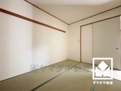 和の趣と現代の快適さを兼ね備えた空間。開放的にも、落ち着いたプライベート空間にもなる和室の魅力をぜひ。