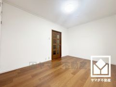 約6.5帖の洋室です。全居室6帖以上のゆとりある居住空間?で、広々お使いいただけます。